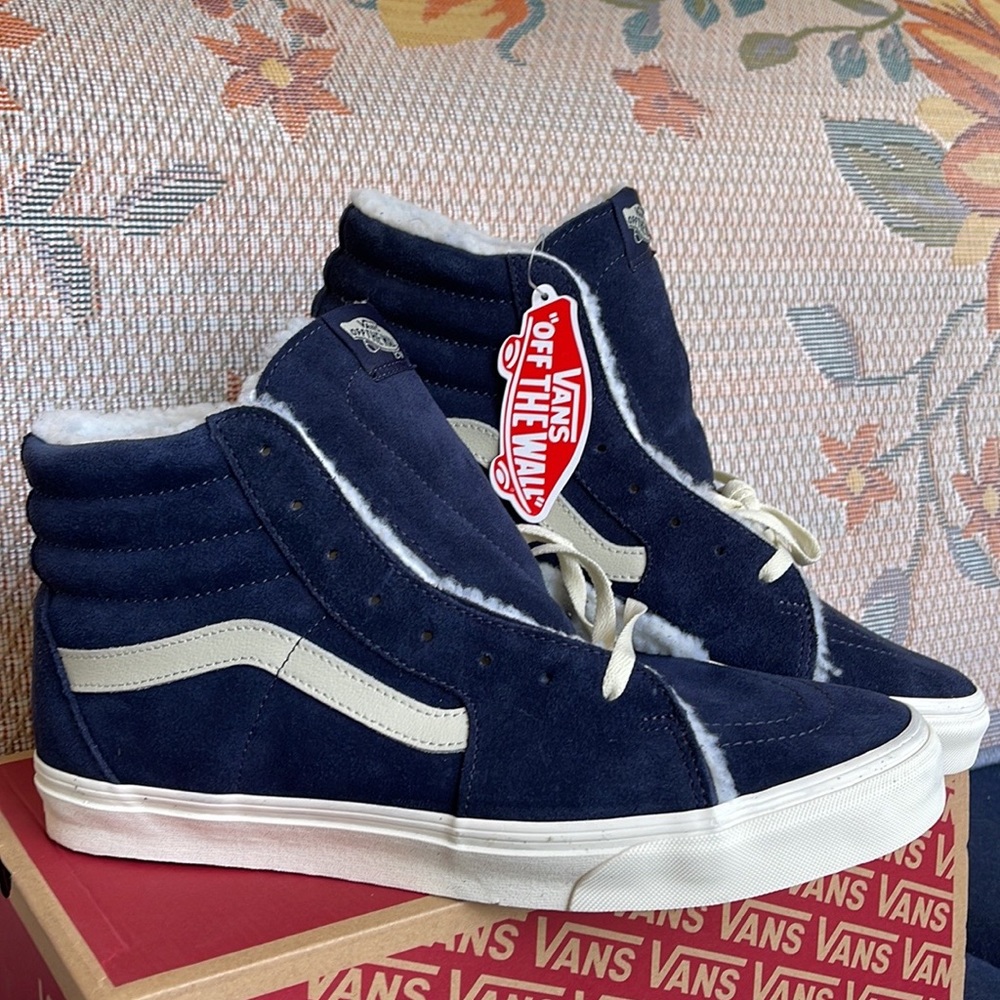 Vans Men’s Sk8-Hi
Cozy Hug Parisian Night
VN0005U9JDU
Sneakers - Picture 6 of 16